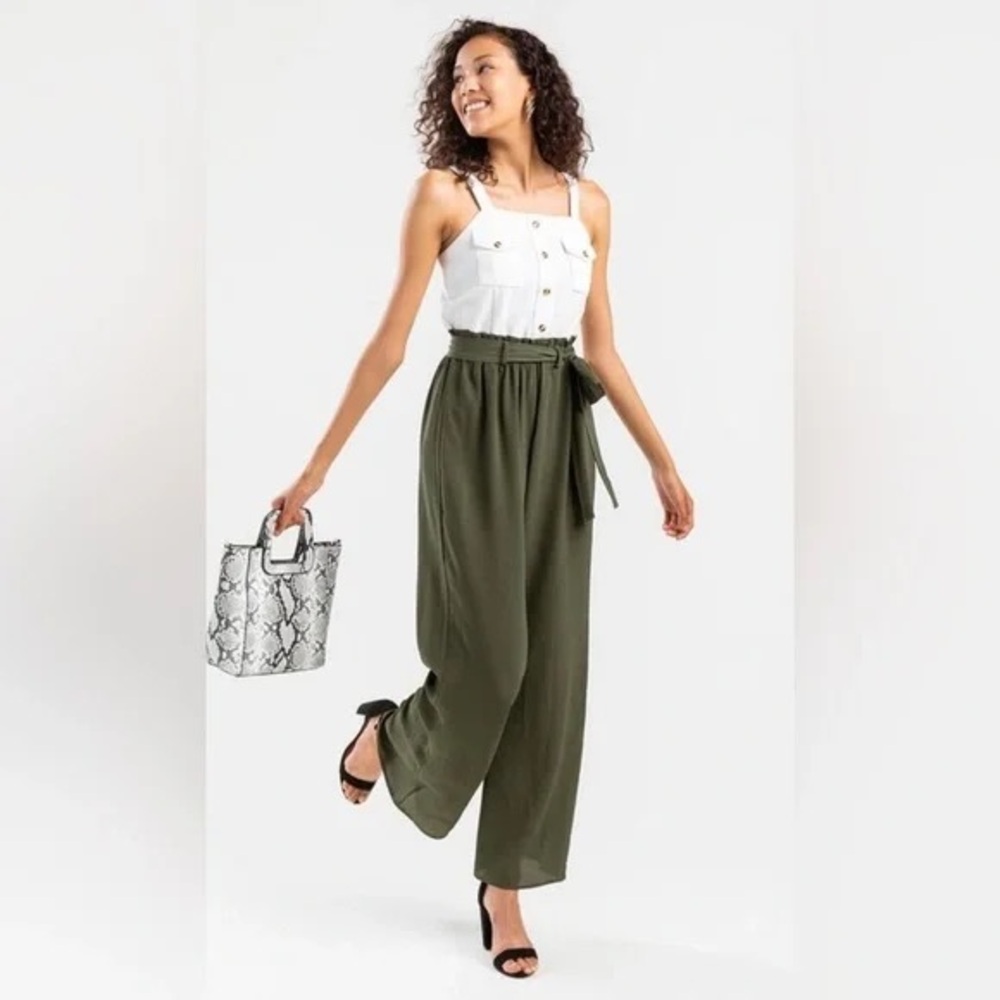 NWT Francesca’s Wide Leg Utility Jumpsuit with Cinched Waist and Bow Size Medium